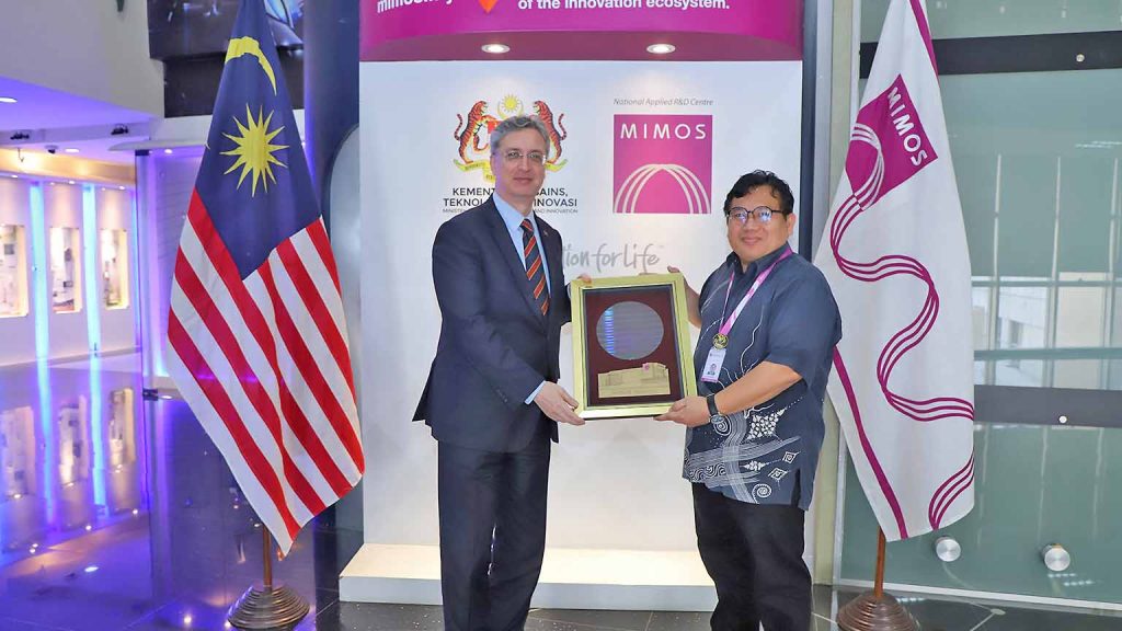 CORPhighlights_0004s_0000_1_14D