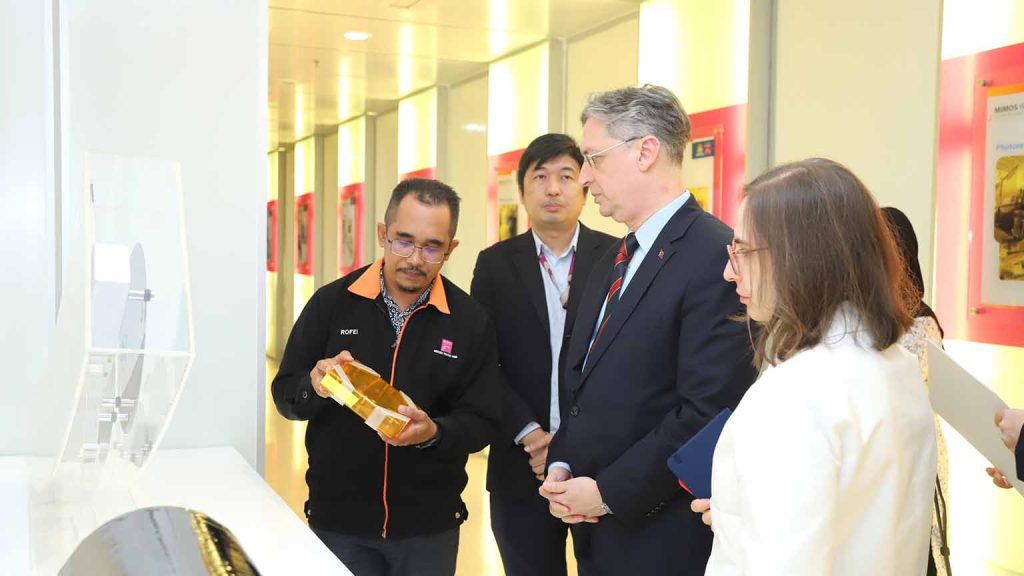 CORPhighlights_0004s_0002_1_14B