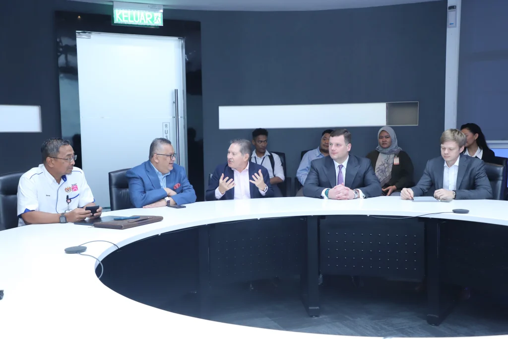 7.Prof Adrey Bezrukov President, Association for the Export of Technological Sovereignty and delegates Rusia